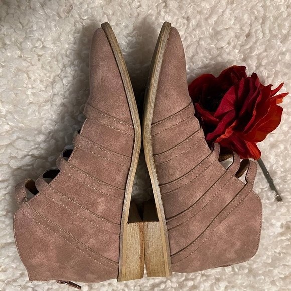 Mi.iM Ladies Shoe Boots Size 6  (Runs Wide) - Picture 2 of 5